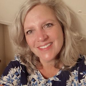 Meet your Posher, Adena